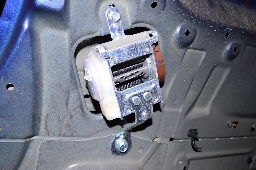 Ремень безопасности 2 ряд прав Nissan Pathfinder 13- черн