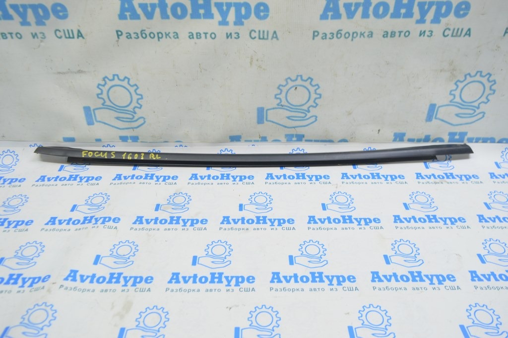 Молдинг дверь-стекло центральный зад лев Ford Focus mk3 11-18 матовый