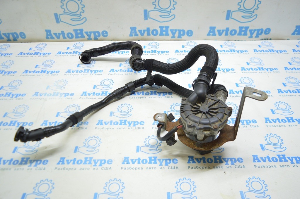 Патрубок воздушного насоса первый Audi A3 8V 15-20 1.8T, 2.0T