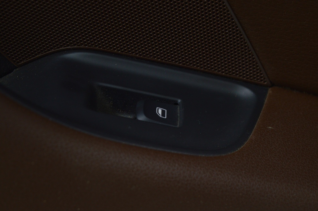 Управление стеклоподъемником передним правым Audi A3 8V 15-20 черное