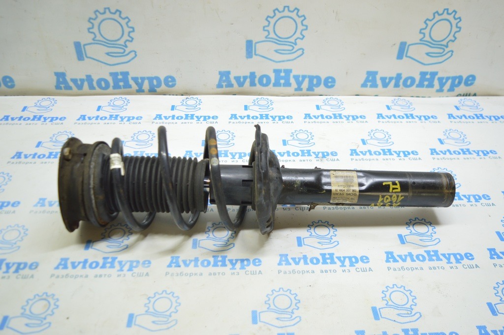 Стойка амортизатора в сборе передняя левая Audi A3 8V 15-20 4d, 5d (01)