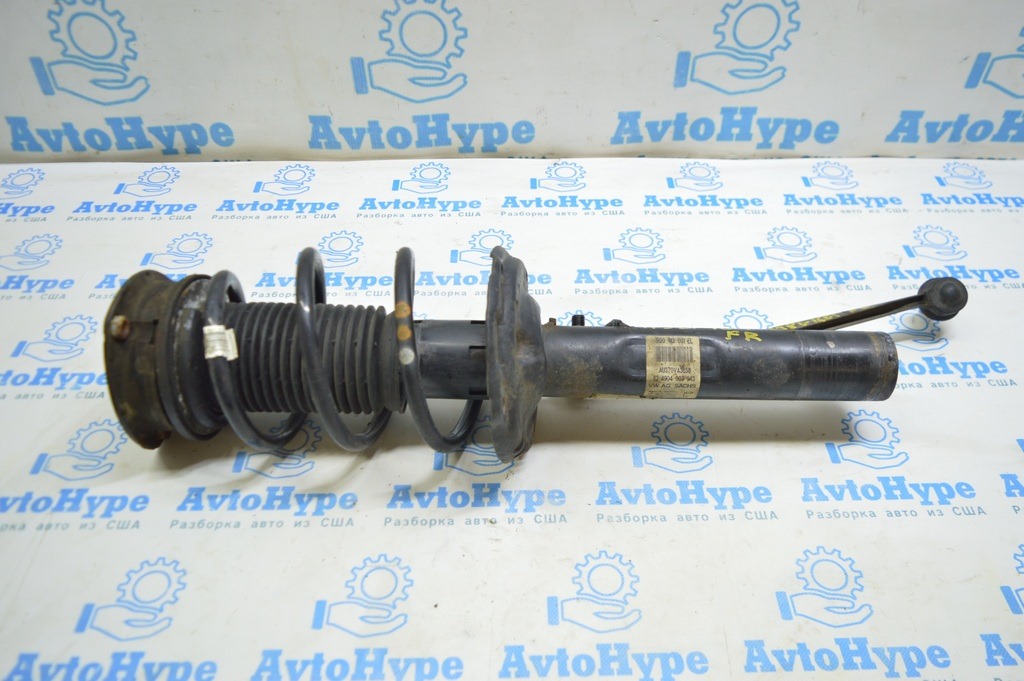 Стойка амортизатора в сборе передняя правая Audi A3 8V 15-20 4d, 5d (01)