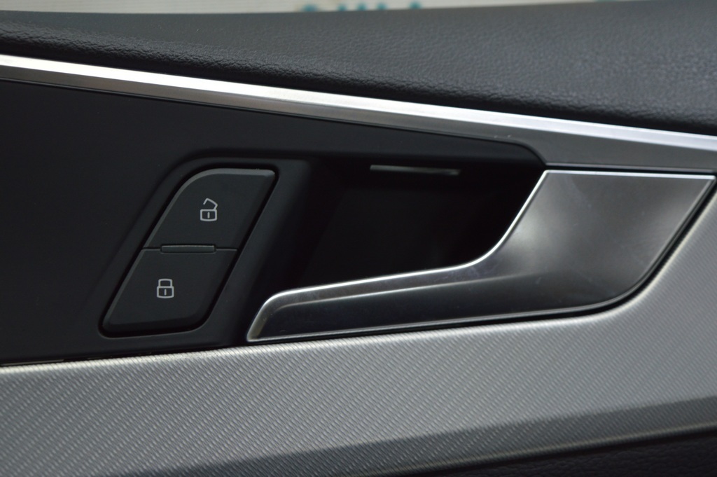 Кнопка центрального замка передняя правая Audi A4 B9 17-