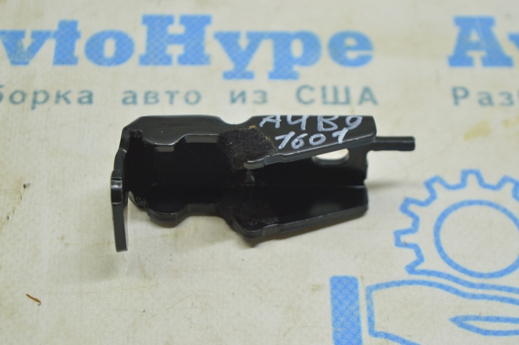 Кронштейн заднего ряда сидений Audi A4 B9 17-19