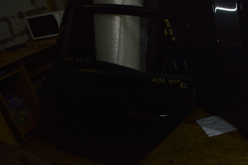 Дверь голая задняя левая Audi A4 B9 17-19 (01) черная