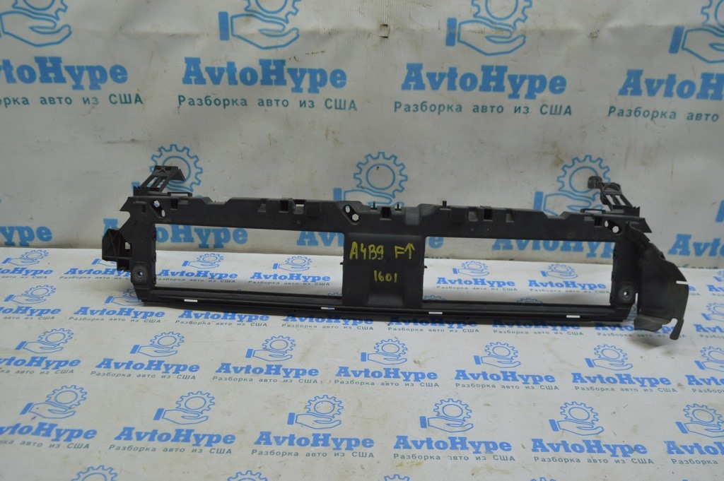 Крепление решетки радиатора Audi A4 B9 17- (01) надлом