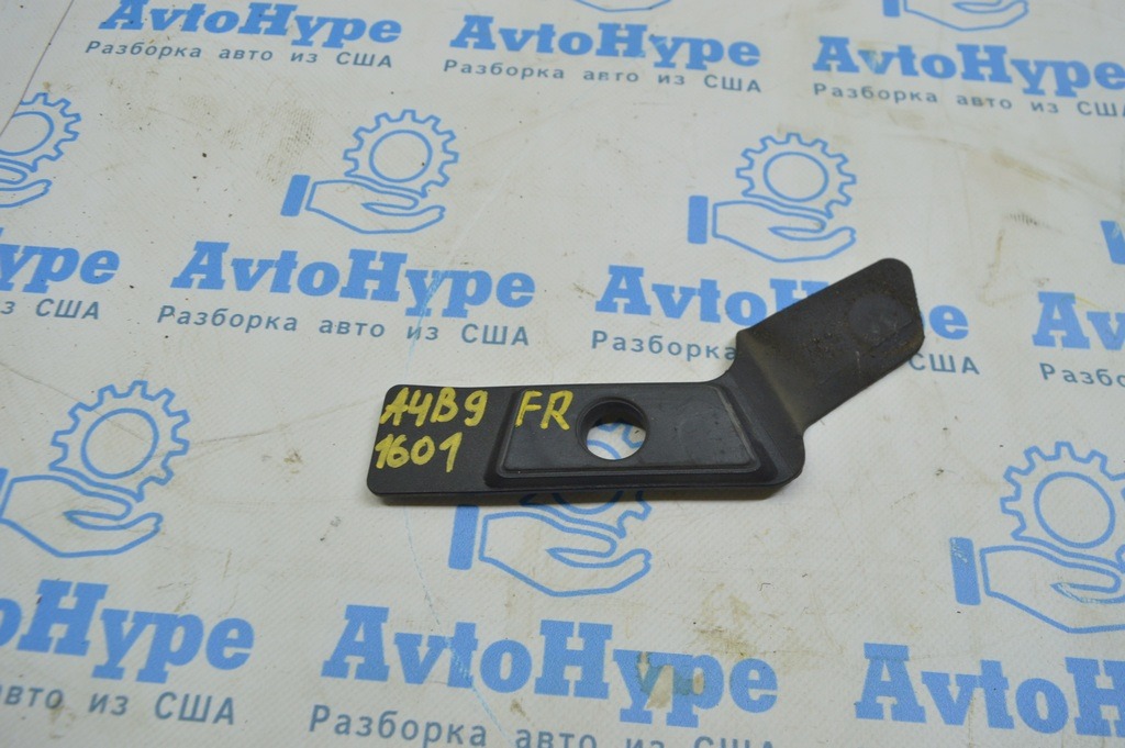 Уплотнитель крыло-фара правый Audi A4 B9 17-