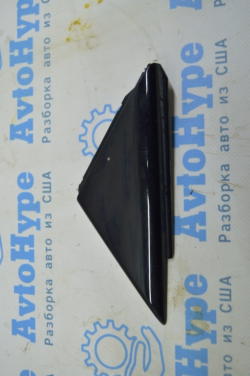 Треугольник заглушка двери передней левой Audi A4 B9 17- черн глянец