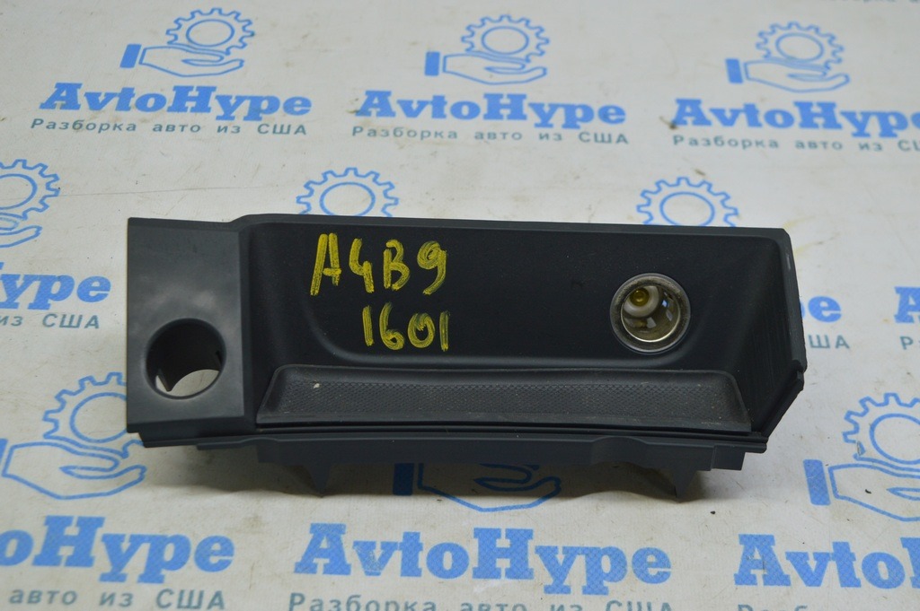 Прикуриватель центральной консоли Audi A4 B9 17- передний