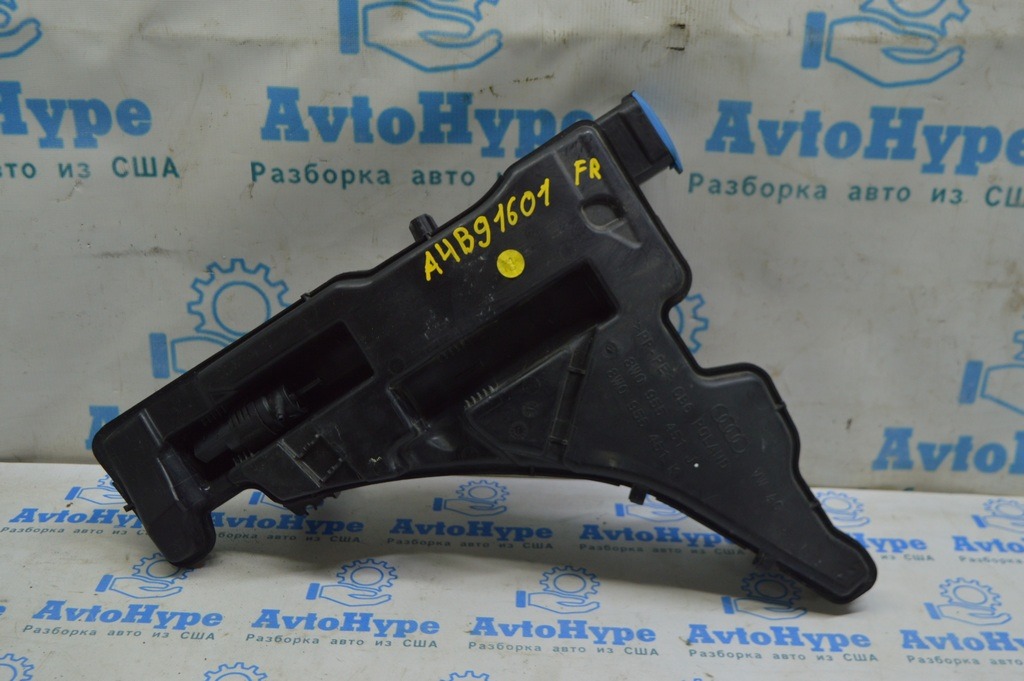 Бачок омывателя Audi A4 B9 17- с крышкой и датчиком