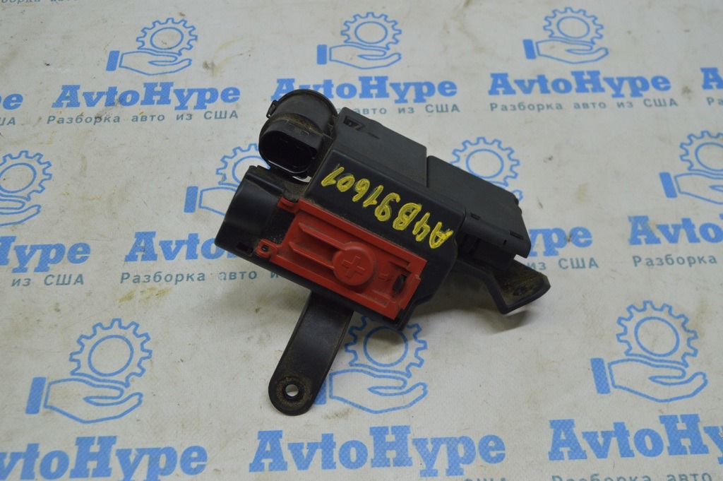 Распределитель тока АКБ Audi A4 B9 17-