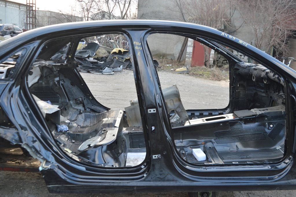 Стойка кузова центральная правая Audi A4 B9 17-