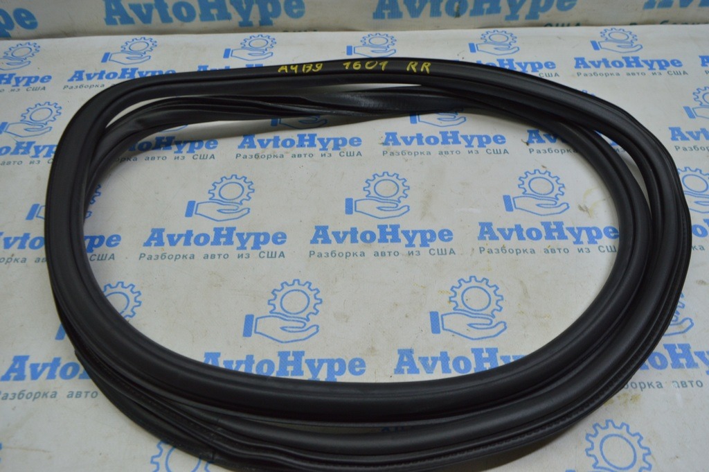 Уплотнитель дверного проема задний правый Audi A4 B9 17-