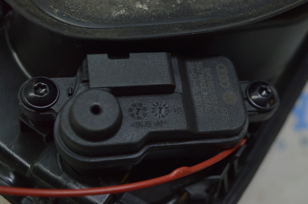 Замок лючка бензобака Audi A4 B9 17-