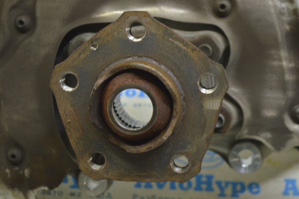 Ступица передняя левая Audi A4 B9 17- (02)