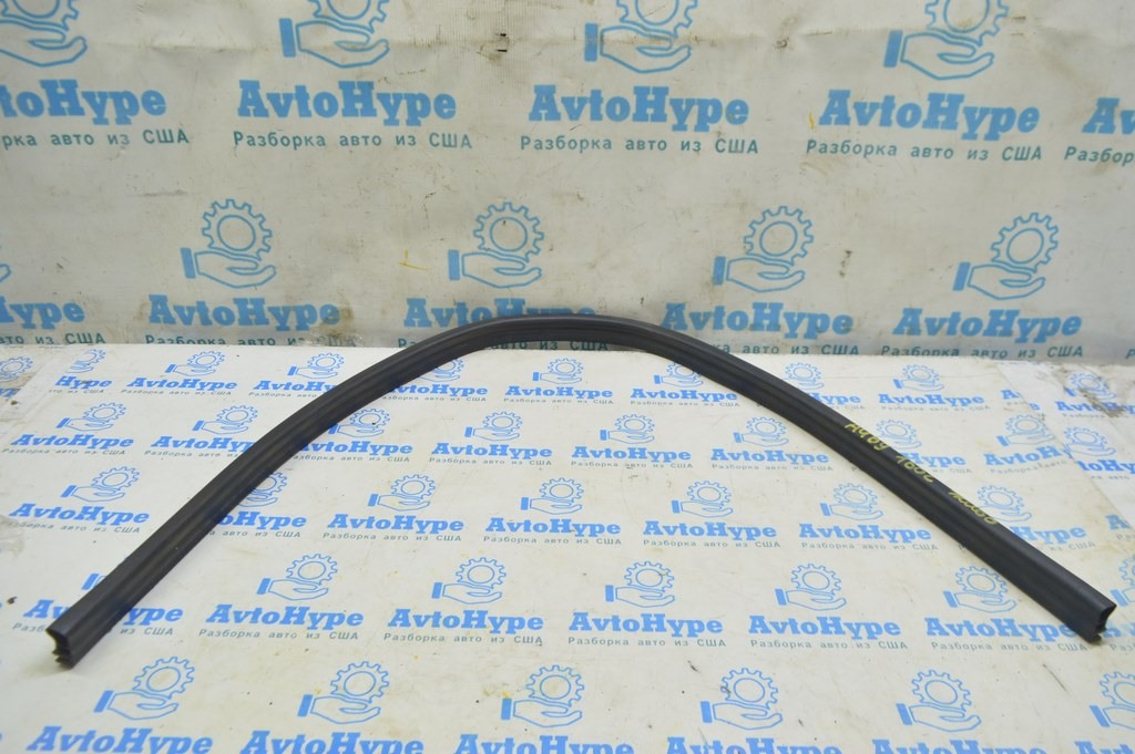 Уплотнитель решетки дворников Audi A4 B9 17-