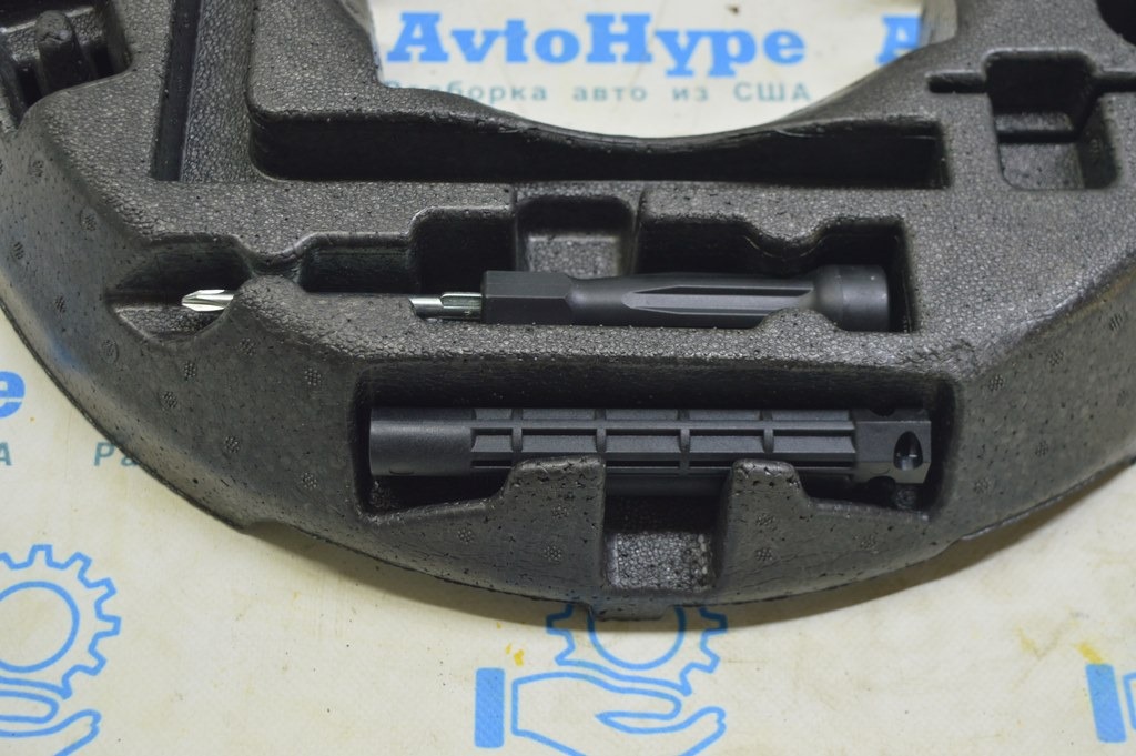 Съемник заднего фонаря Audi A4 B9 17-