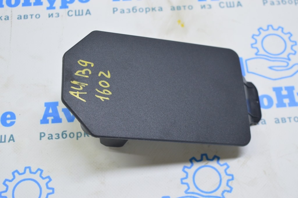 Заглушка покрытия пола перед прав Audi A4 B9 17-19 черн