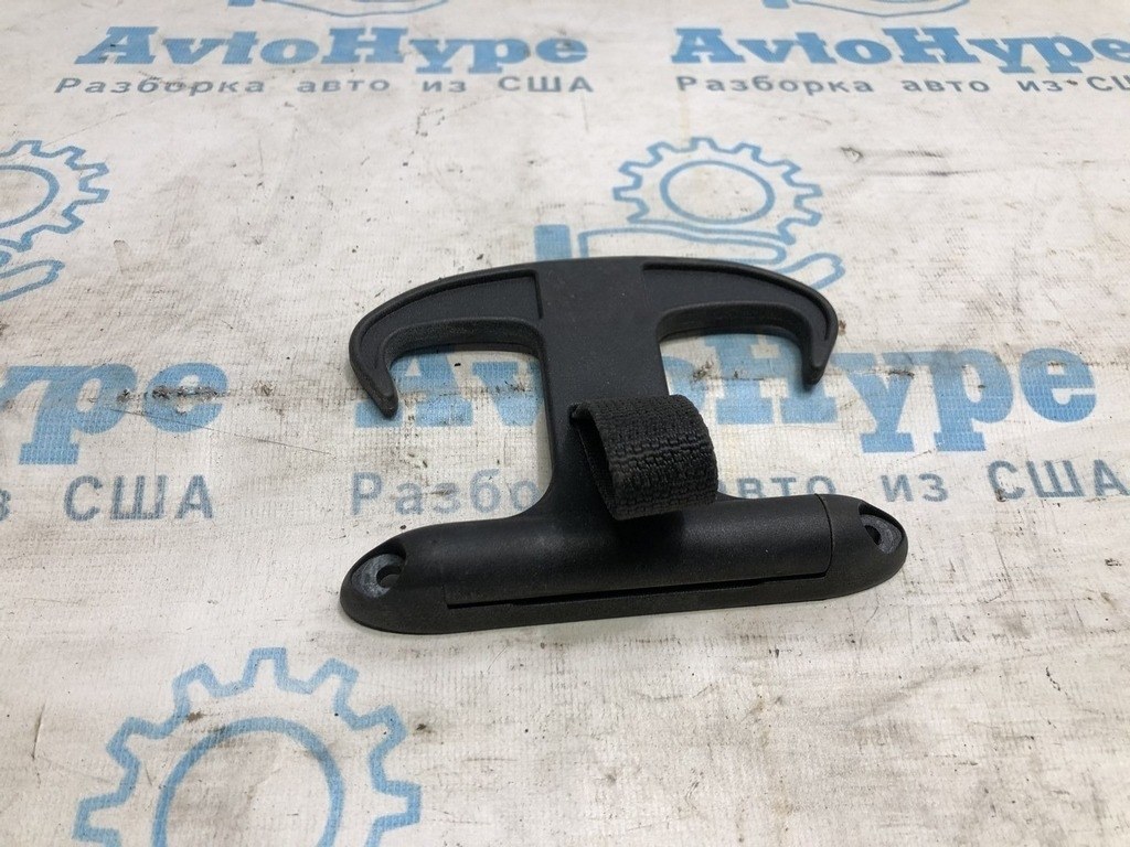 Крюк багажника Audi a4 b8 08-16