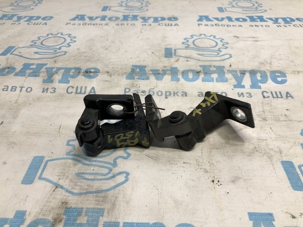 Петля двери нижняя зад прав Audi A4 B8 08-16 седан