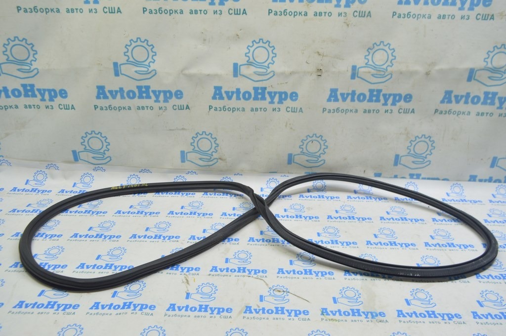 Уплотнитель дверного проема передний левый Audi A6 C7 12-18