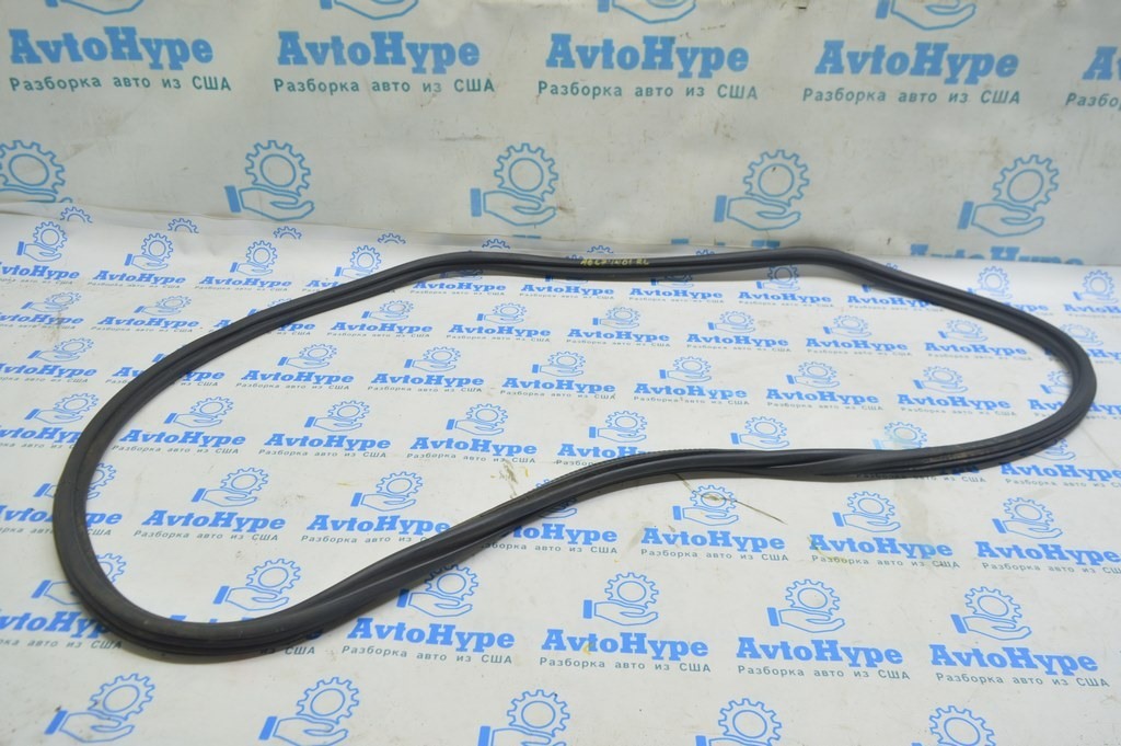 Уплотнитель дверного проема задний левый Audi A6 C7 12-18