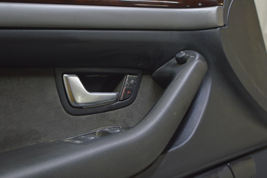 Кнопки блокировки дверей перед лев Audi A8 D3 03-09 (01) потерты