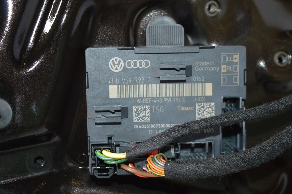 Блок управления дверью перед прав Audi A8 D4 10-17 (01)