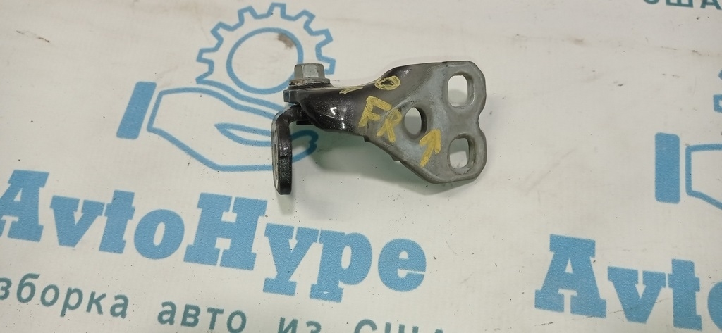 Петля двери верхняя передняя правая Chrysler 200 15-17