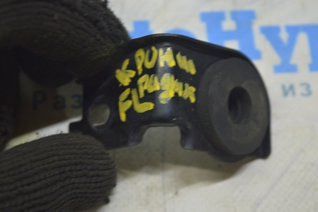 Кронштейн радиатора инвертора верхний левый Honda Clarity 18-21 usa металл+ резина