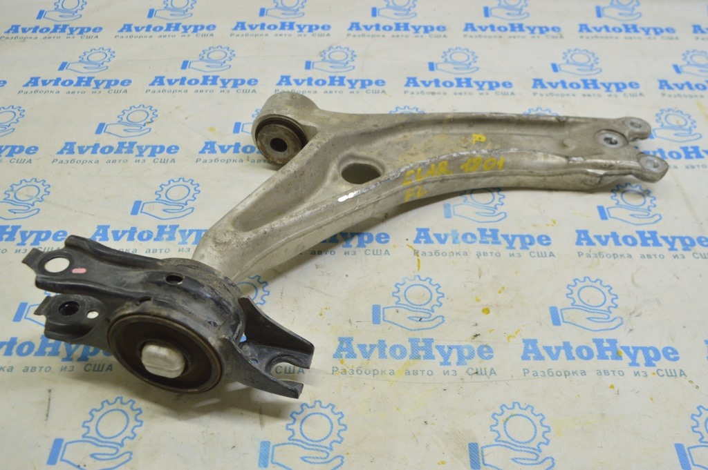 Рычаг нижний передний левый Honda Clarity 18-21 usa