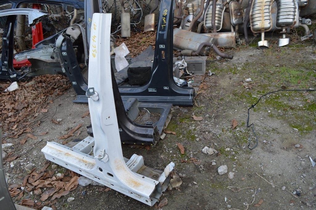 Стойка кузовная центральная левая Ford Escape MK3 13- (01) длинный порог