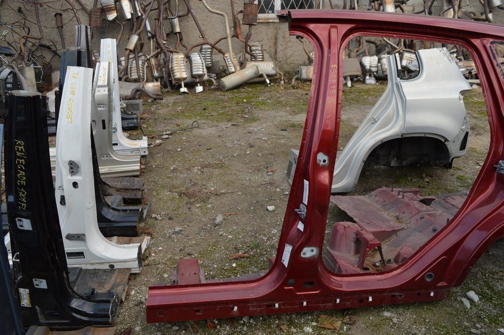 Стойка кузовная центральная левая Ford Escape MK3 13- (03) красный цвет с батоном