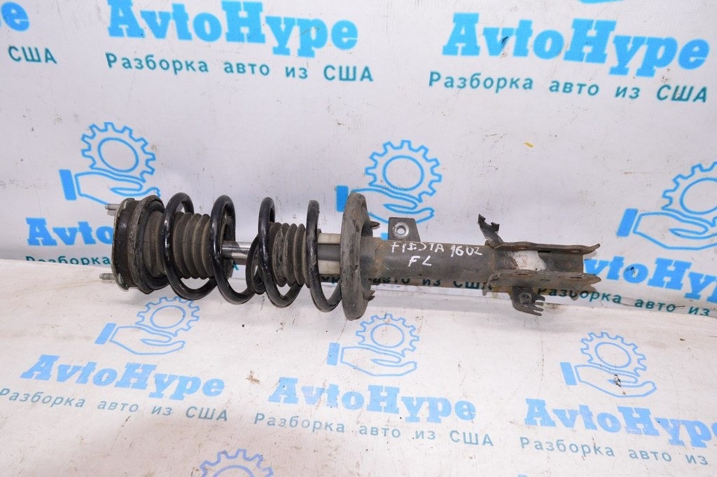 Стойка амортизатора в сборе перед лев Ford Fiesta 11-19 (02)