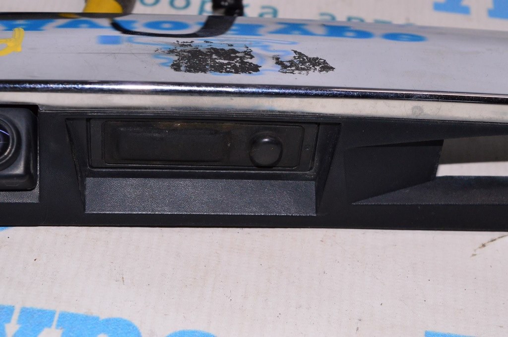 Кнопка открытия двери багажника Nissan Pathfinder 13-