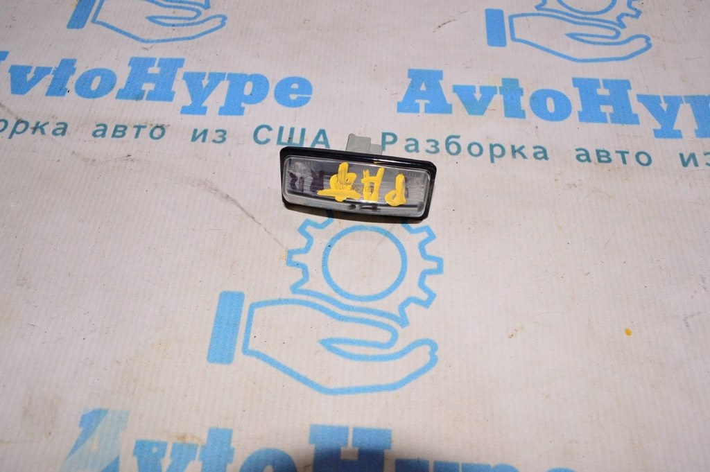 Подсветка номера лев Nissan Pathfinder 13-