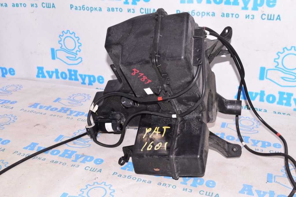 Бачок омывателя Nissan Pathfinder 13- с горловиной и моторчиком