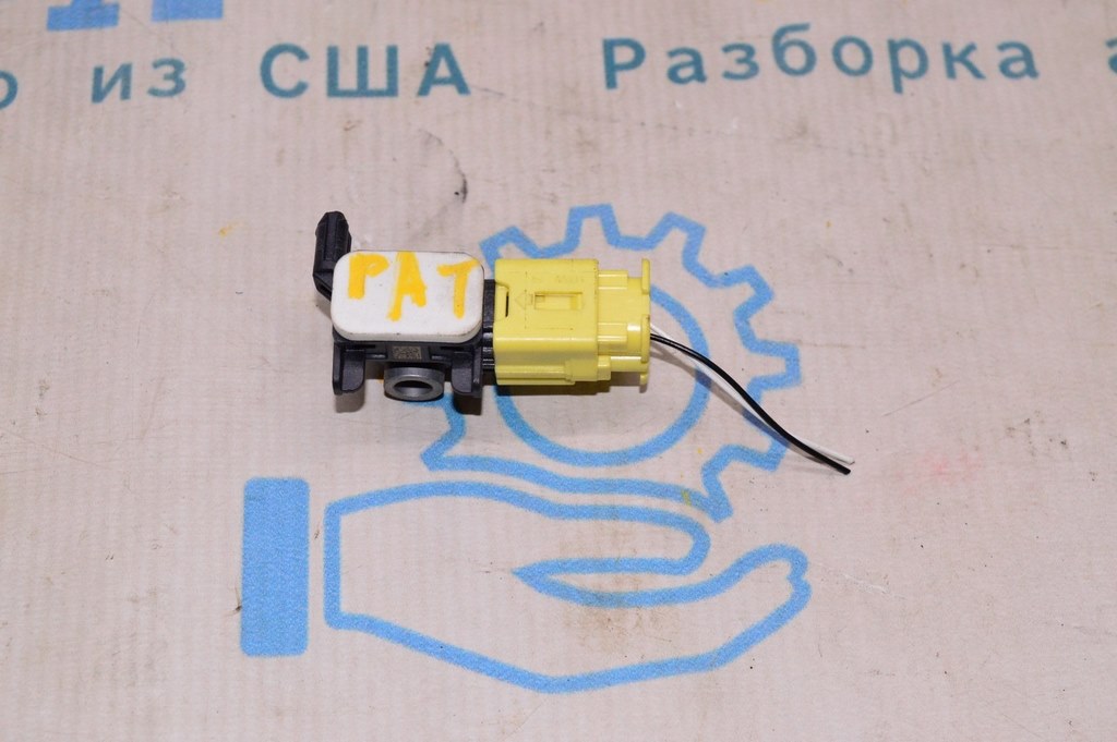 Датчик подушки безопасности в центр стойке лев Nissan Pathfinder 13-