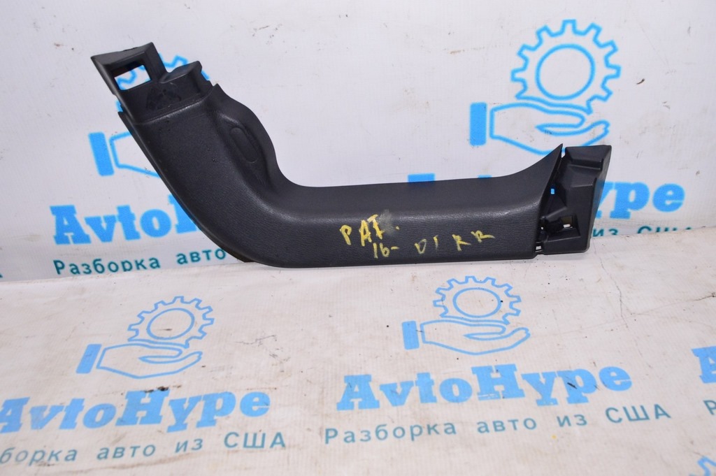 Обшивка двери багажника прав Nissan Pathfinder 13- черн