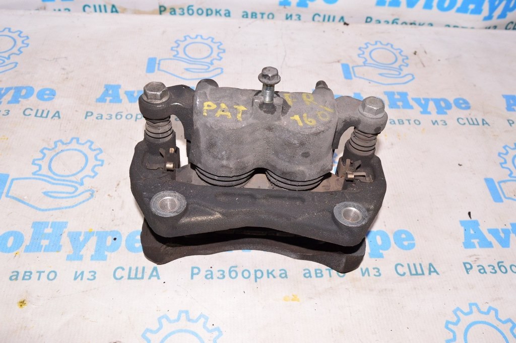 Суппорт перед прав Nissan Pathfinder 13-