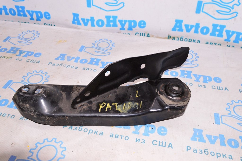 Лопух заднего подрамника перед лев Nissan Pathfinder 13-