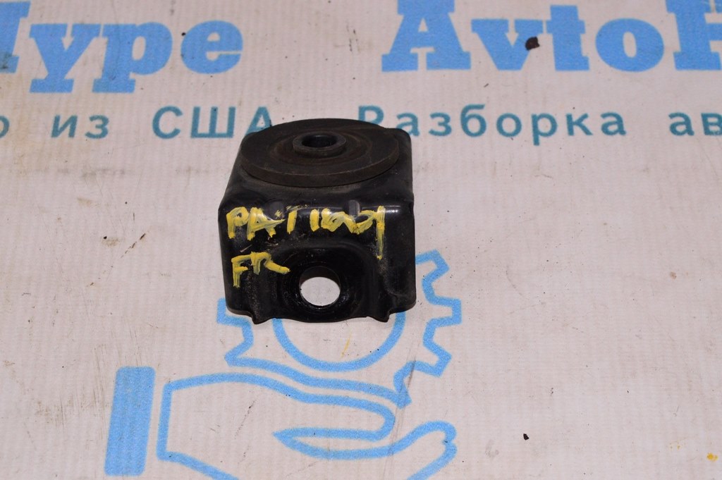 Кронштейн крепления радиатора прав Nissan Pathfinder 13-