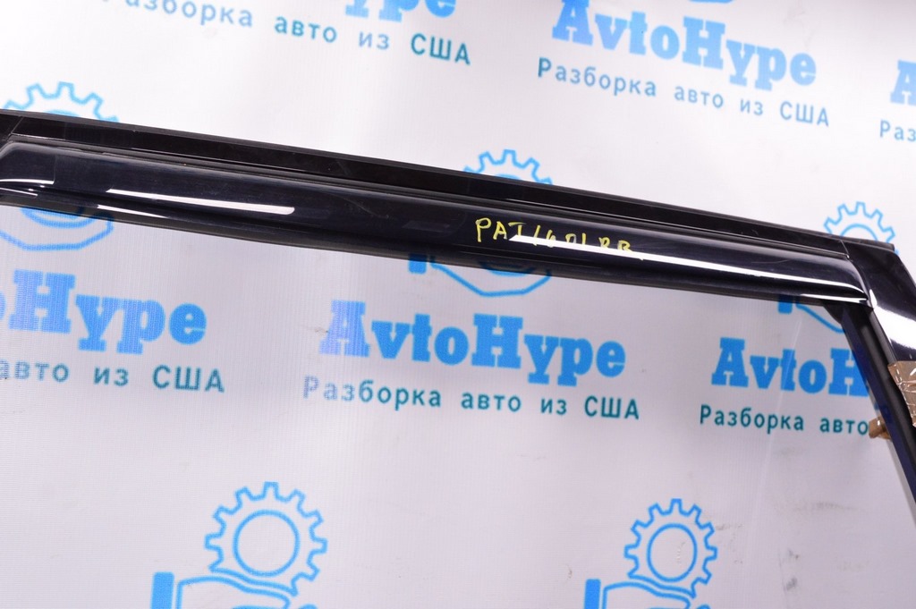 Ветровик зад прав Nissan Pathfinder 13- (комплект 20$)