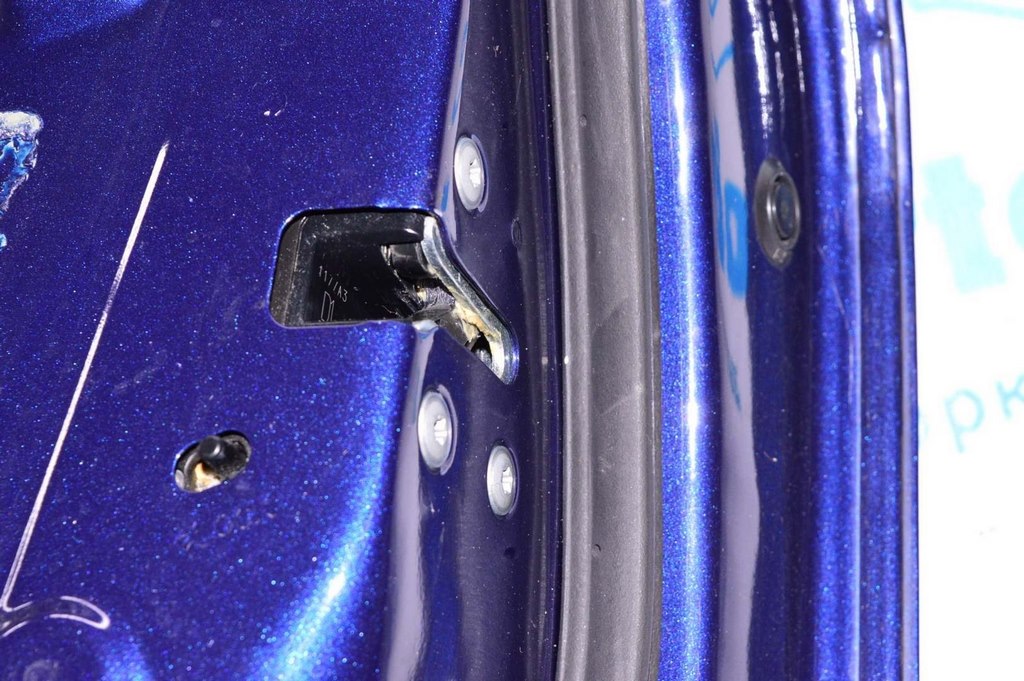 Замок двери зад прав Nissan Pathfinder 13-