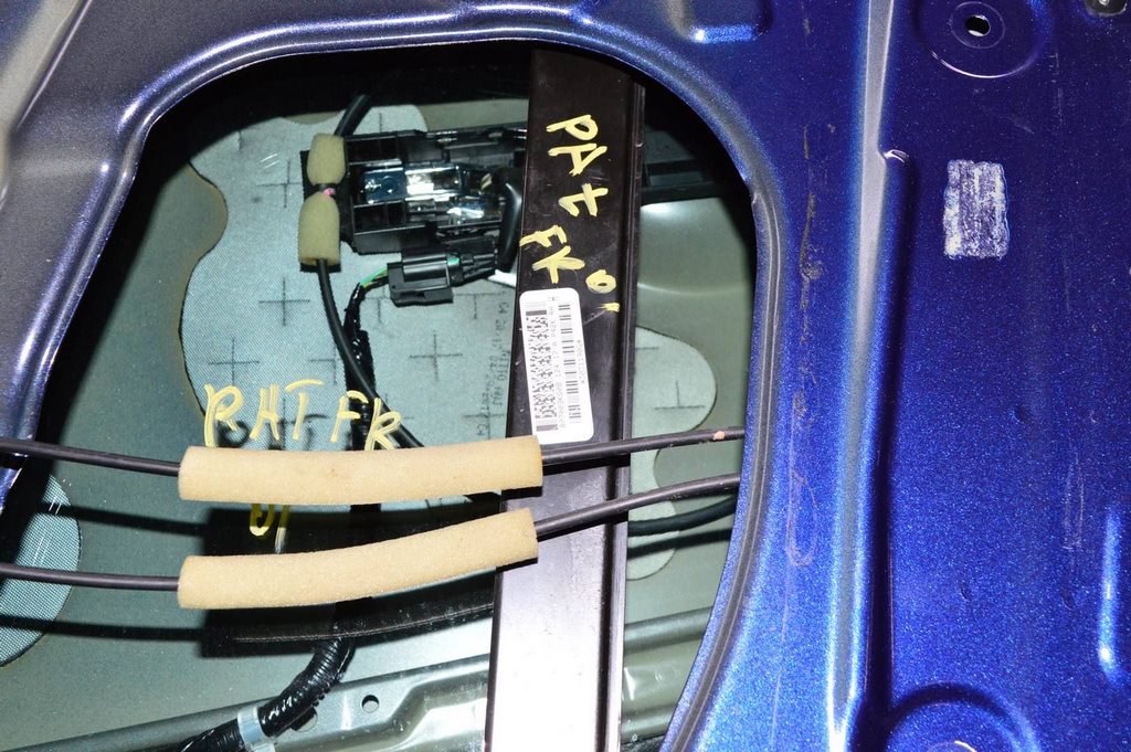 Стеклоподъемник с мотором перед прав Nissan Pathfinder 13-