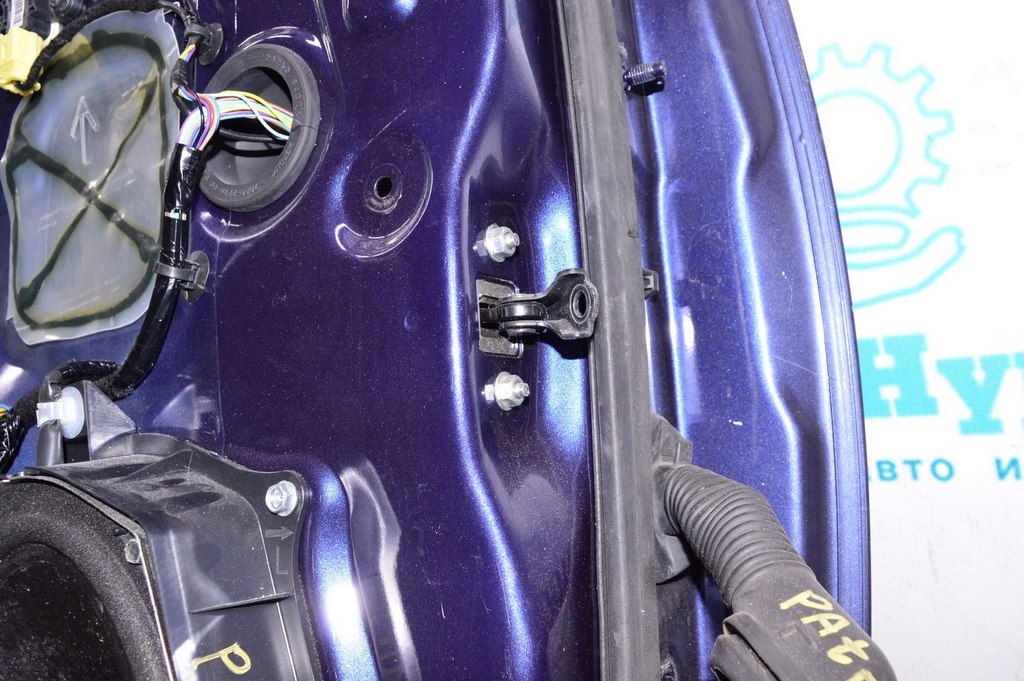 Ограничитель двери перед лев Nissan Pathfinder 13-