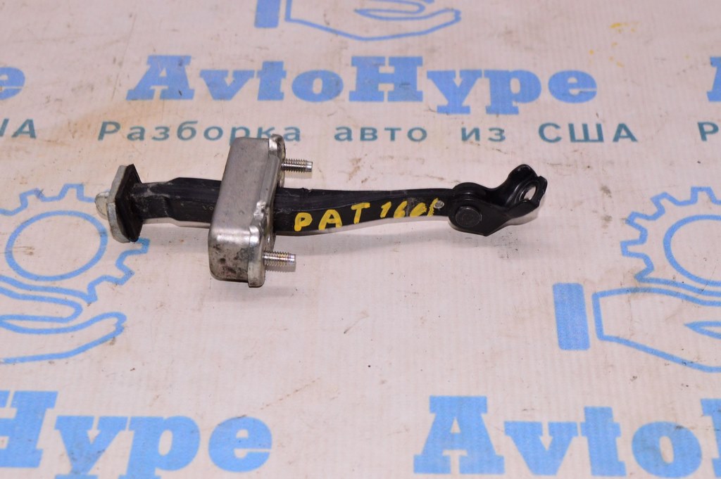 Ограничитель двери зад лев Nissan Pathfinder 13-