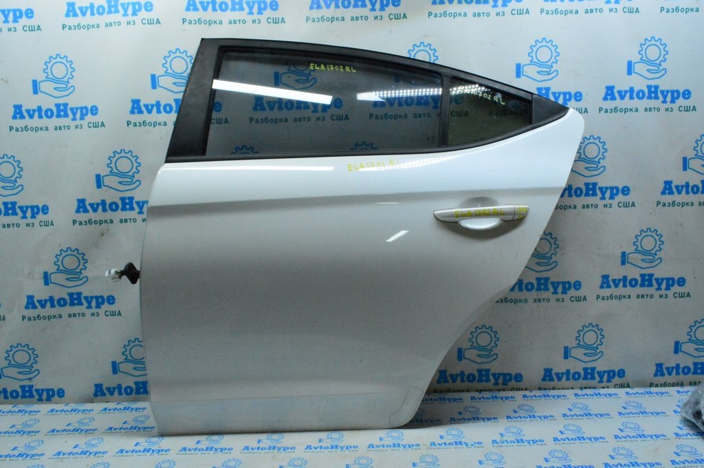 Заглушка внешней ручки зад лев HYUNDAI ELANTRA AD 17- (02) белый перл