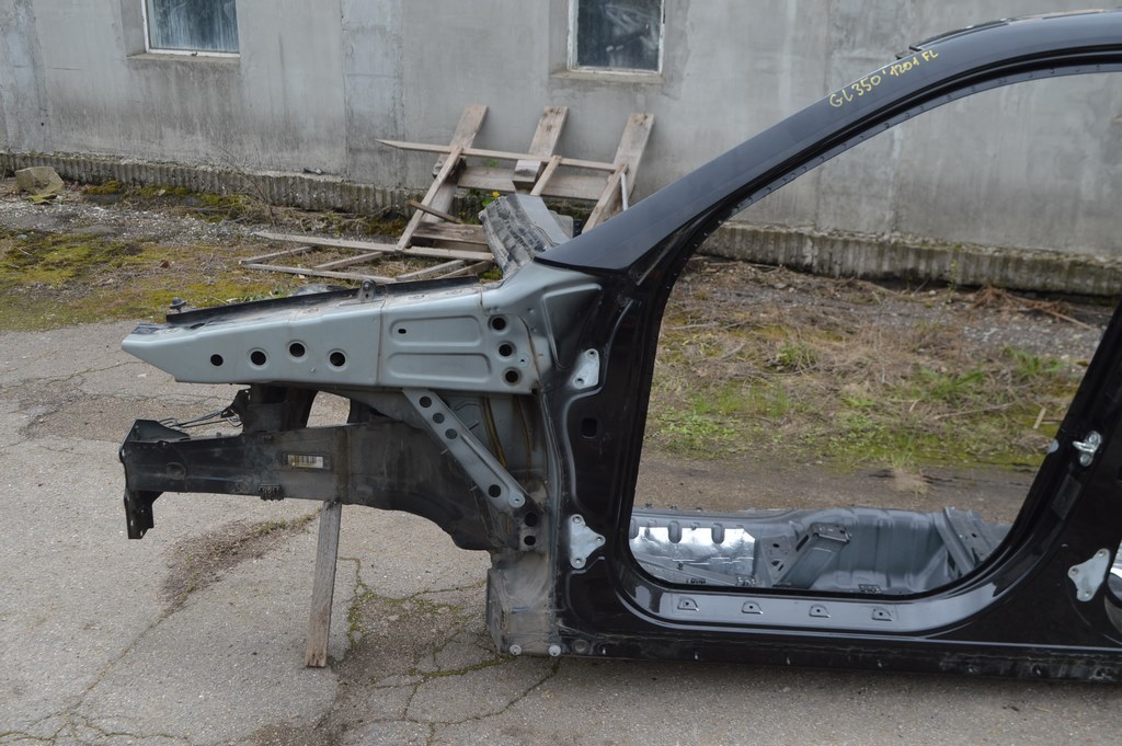 Четверть передняя левая Mercedes X164 GL (01) черный 197 с батоном