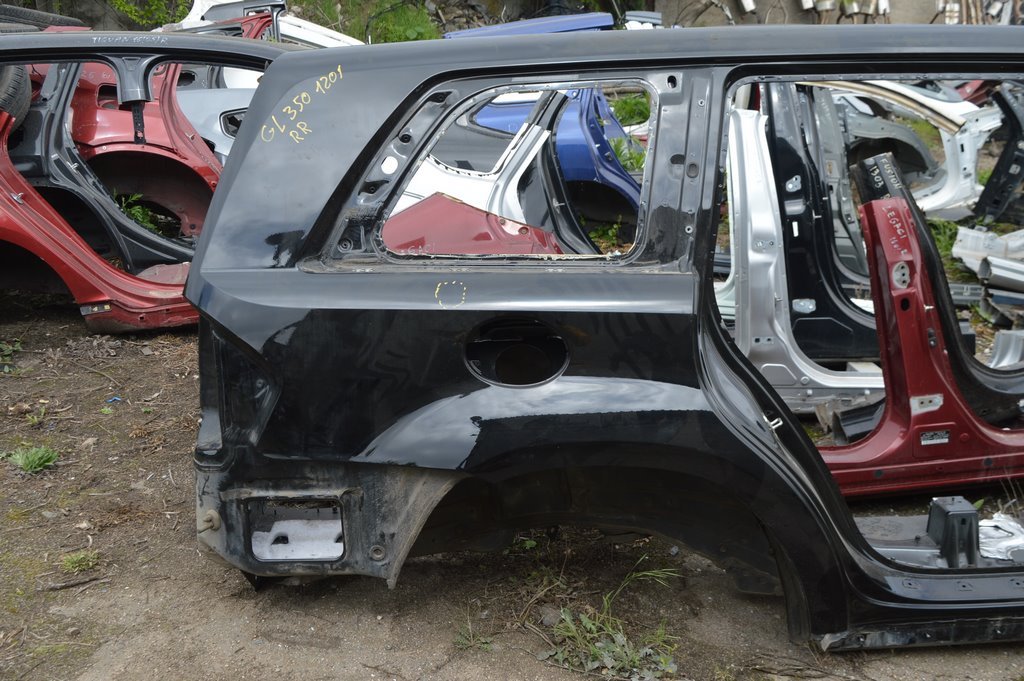 Четверть крыло задняя правая Mercedes X164 GL (01) черный 197, с батоном